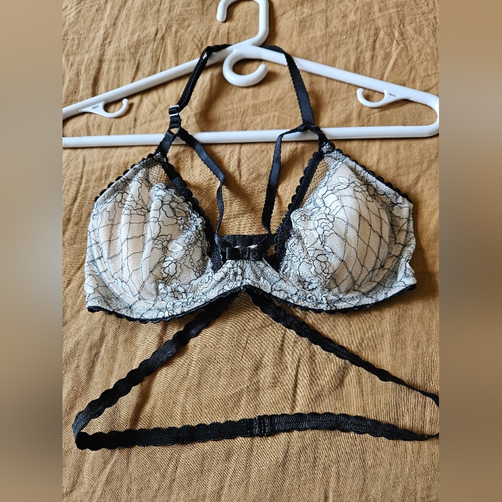 Victoria Secret 34D lingerie lace bra like new